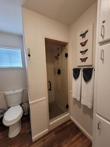 Fürdőszoba, Lakefront Texas Hill Country Rental near Bandera, TX in Tarpley (TX)