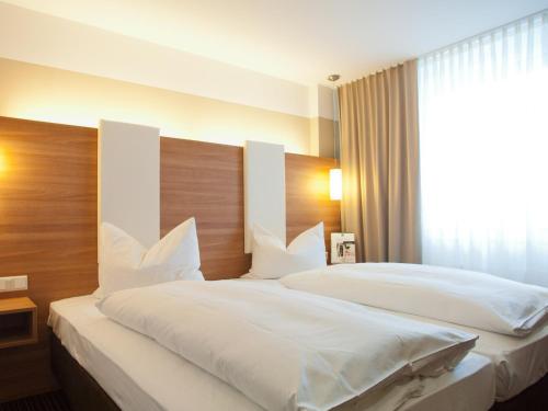 Sunny´s Hotel & Residence 4.6km von Zornheim entfernt