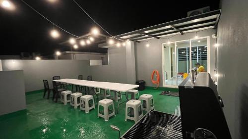 Ipoh City Centre Penthouse (12-15 Pax)  BBQ