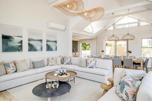 6bed Villa by Camps Bay Beach Seven the Drive - image 2
