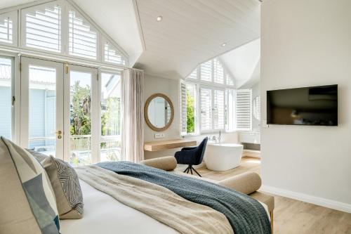 6bed Villa by Camps Bay Beach Seven the Drive - image 8