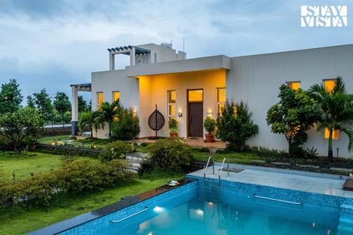 StayVista at Casa Shwika with Pool and Lawn, Hyderabad