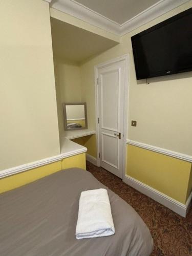 Hotel de Ville - image 5