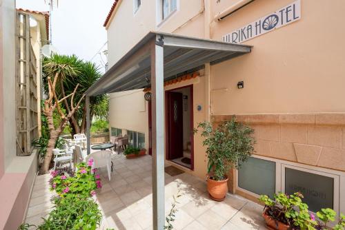 ทัศนียภาพภายนอกโรงแรม, Ulrika in เอไจนา