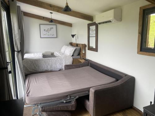 1 Bed Hut - Sleeps 4 - Pets - Parking