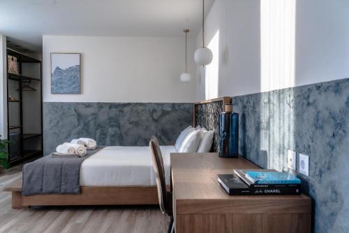 1 queen bed, 1 sofa bed