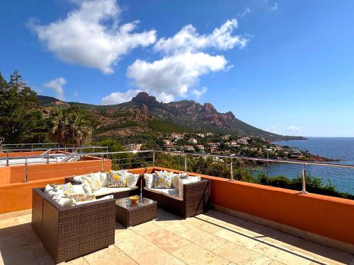 Villa Lucioles mit wunderschonem Meerblick by Riviera Homelife Management in Antheor