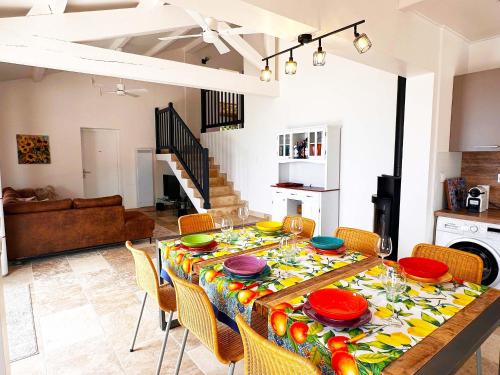 Villa Lucioles mit wunderschonem Meerblick by Riviera Homelife Management in Antheor