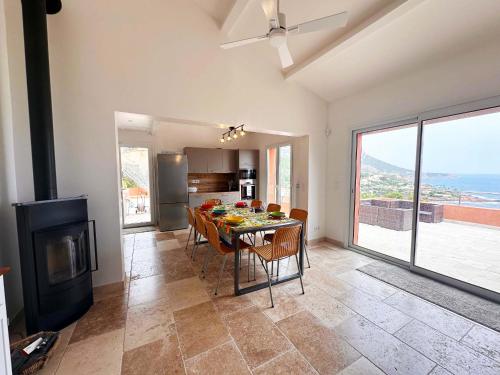 Villa Lucioles mit wunderschonem Meerblick by Riviera Homelife Management in Antheor