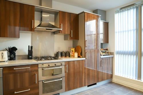 Syster Properties Modern Leicester Stay with Free Parking LE2 Area - image 4