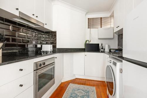 Stylish Studio in the Heart of Vibrant Surry Hills - image 2
