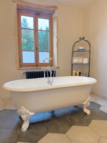 Le Domaine de la Source - Cadre et Tranquillite in Chauffailles