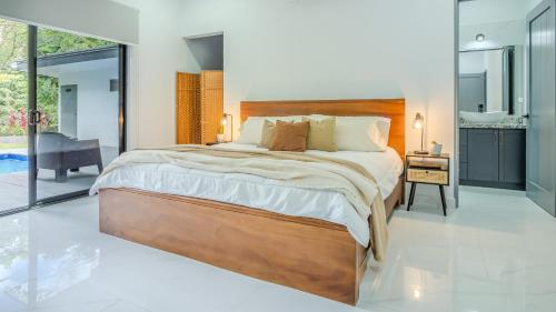Modern Retreat in the Rainforest with River Access in Tortugal