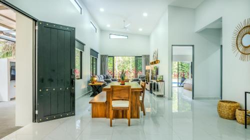 Modern Retreat in the Rainforest with River Access in Tortugal