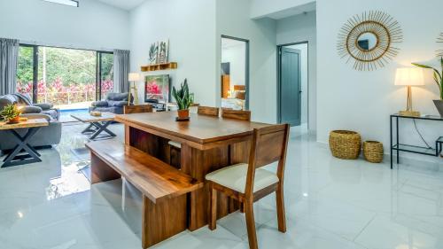 Modern Retreat in the Rainforest with River Access in Tortugal