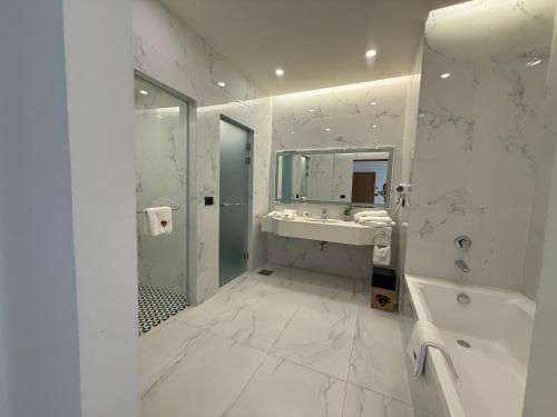 Hotel Saint Georges Beirut - image 10