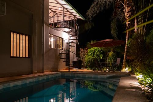 Rustic Tropical Retreat with Pool & Garden Ojochal – khách sạn tại Ojochal