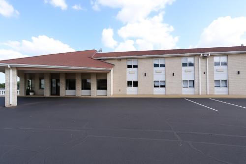 Days Inn by Wyndham Jackson - image 9