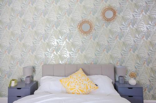 Joyful Management -Top Floor Apartment with home Feel Deco in M16, Manchester