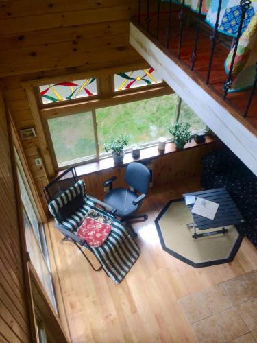 Rustic Off-Grid Cabin Getaway near Wayne National Forest, Ohio in เอเธนส์ (OH)