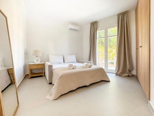 Sanders Paros Gardens - image 3