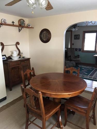 Cozy Cottage Rental for Six on a Working Ranch in Crawford, Nebraska in เชดรอน (เนแบรสกา)