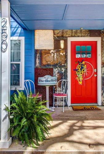 Delightfully Cozy Texas Cottage Rental Ideal for a Romantic Getaway near Dallas in Wills Point