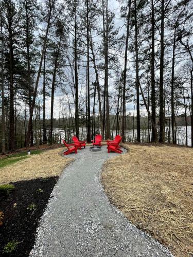 Peaceful Barn Rental in the Woods Perfect for Glamping in Virginia in Toano