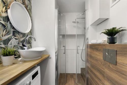 Cozy Beachside Falla by Elite Apartments - image 5