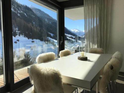 Vendégszoba, Luxurious 3 bed, 3 bath Apmt w Pool in Kappl