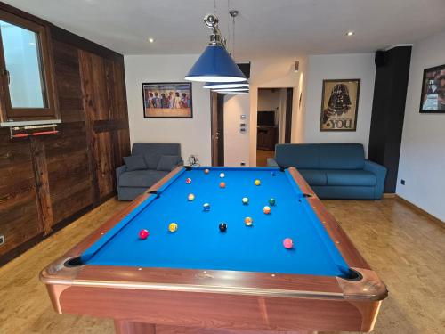 Appartamento con Biliardo Privato Patio e Parcheggio Aosta 3