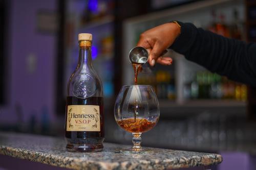 Baras / poilsio zona, Kings Premier Inn in Mlolongo