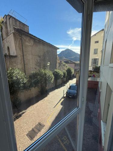 Bližnja okolica, Bovara 49 in Lecco