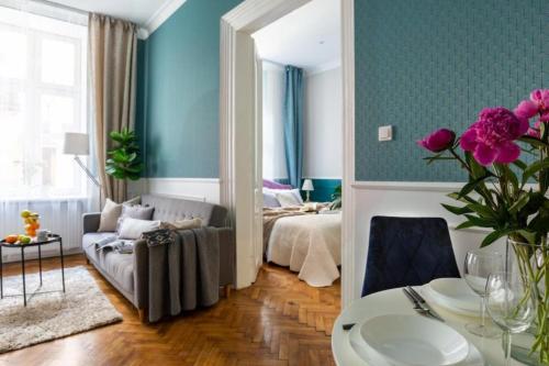 Between Old Town and Kazimierz - Fragola Room Type - Blue Quiet 1-Bedroom Apartment 