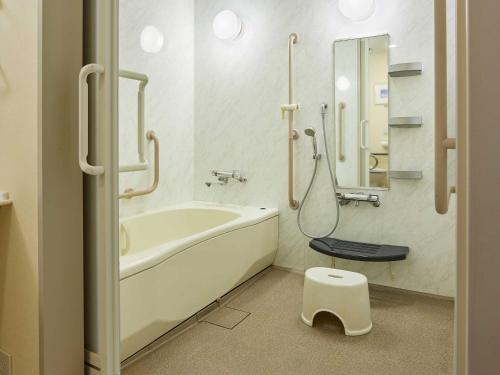 room detail thumbnail 2