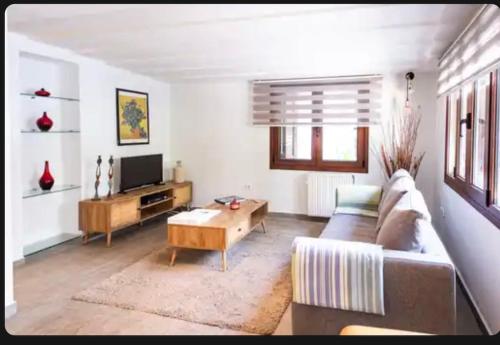 Detached Garden House in Agia Paraskevi