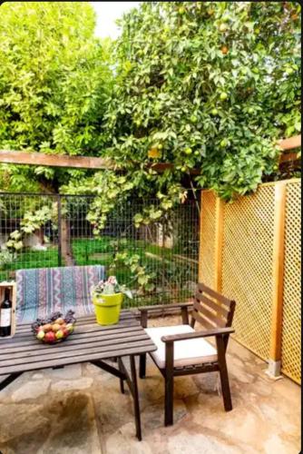 Detached Garden House in Agia Paraskevi