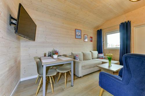 2 bedrooms, 3 beds