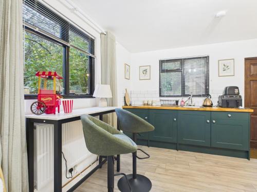 ห้องครัว, Lake View Lodge & Outdoor Bath in อีท แกรนสเตรด