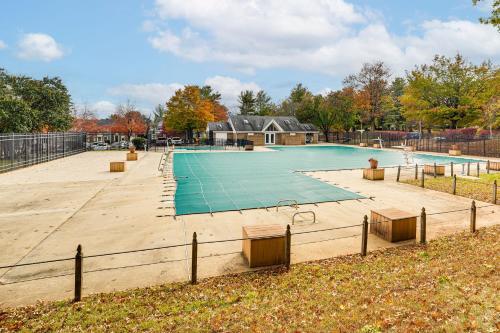 Near Trails, Parks and Orchards Germantown Retreat in เจอร์แมนทาวน์ (MD)