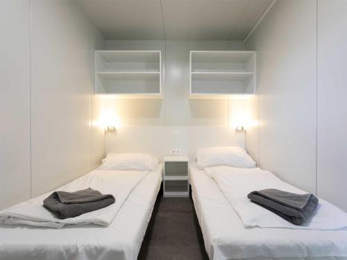 2 bedrooms, 4 beds
