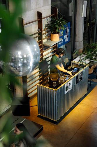 Hoạt động, The People - Lyon in Lyon