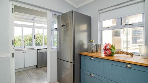 Dapur, Groot Kabeljou ocean front family home in Kleinbaai