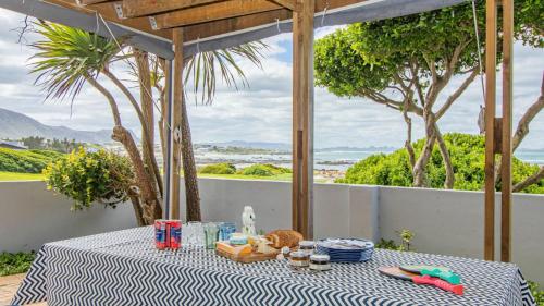Fasilitas, Groot Kabeljou ocean front family home in Kleinbaai