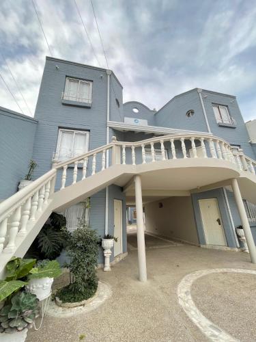 2 bedrooms, 3 beds