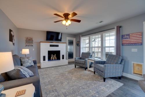 Table Rock Lake Home - Fire Pit and Lake Views! in Golden, USA