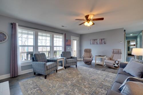 Table Rock Lake Home - Fire Pit and Lake Views! in Golden, USA