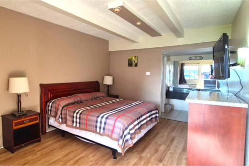 Saratoga Motel By Capital O Near Midway Airport Chicago IL - image 2