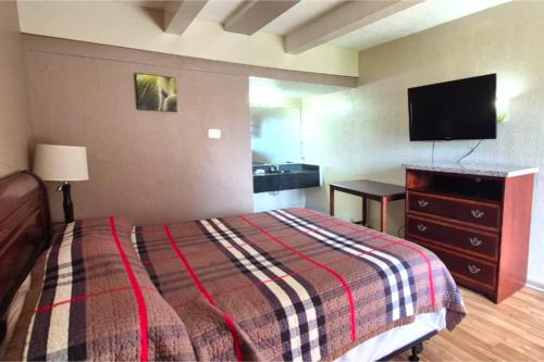 Saratoga Motel By Capital O Near Midway Airport Chicago IL - image 10