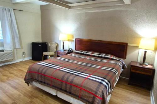 Saratoga Motel By Capital O Near Midway Airport Chicago IL - image 7